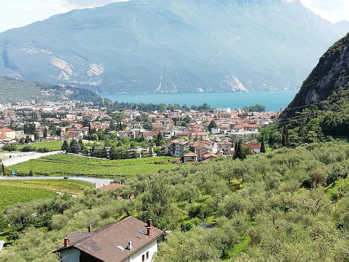 Lake & Castle View Apartment Riva del Garda Kültér fotó