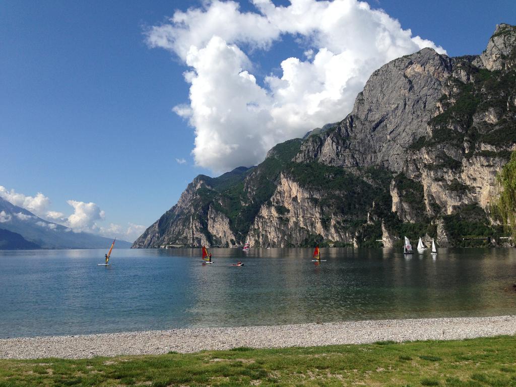 Lake & Castle View Apartment Riva del Garda Kültér fotó