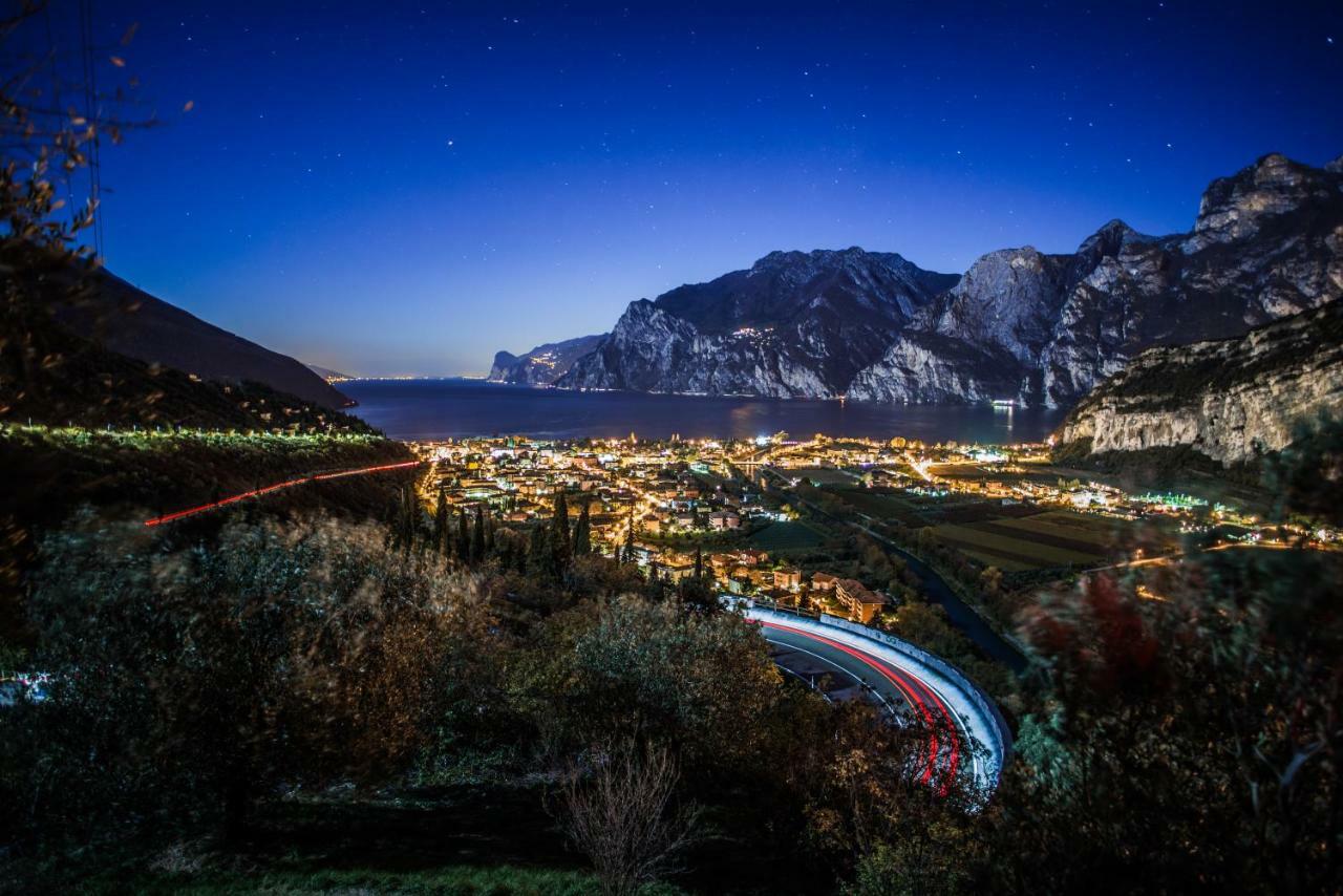 Lake & Castle View Apartment Riva del Garda Kültér fotó